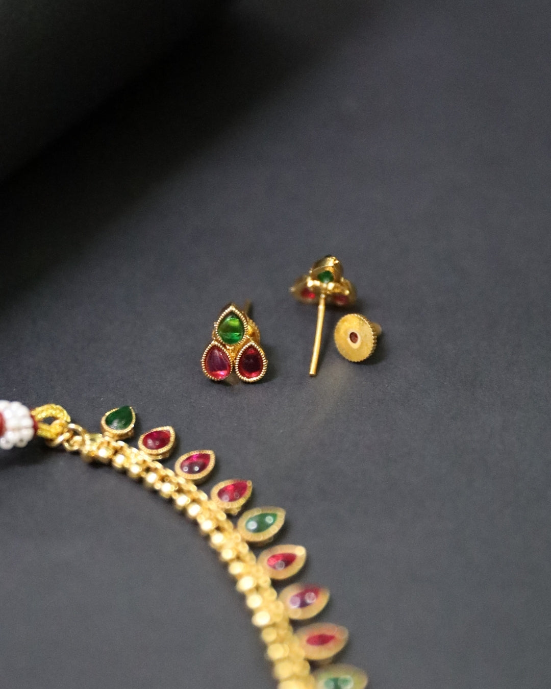 Kundan Stone Matt-Gold Toe Chain