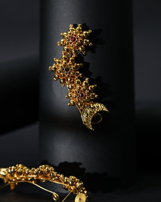 Gold-Toned micro plating Floral Chain Ear Cuff